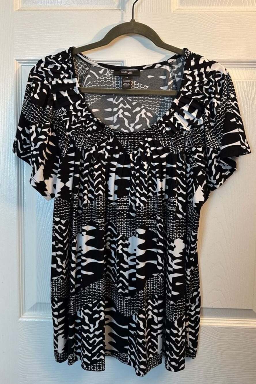 Style & Co. Woman Black & White Abstract Print Pleated Neck Top, Size 2X